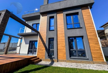 Дом в коттеджном поселке в Адлере с видом на море. 